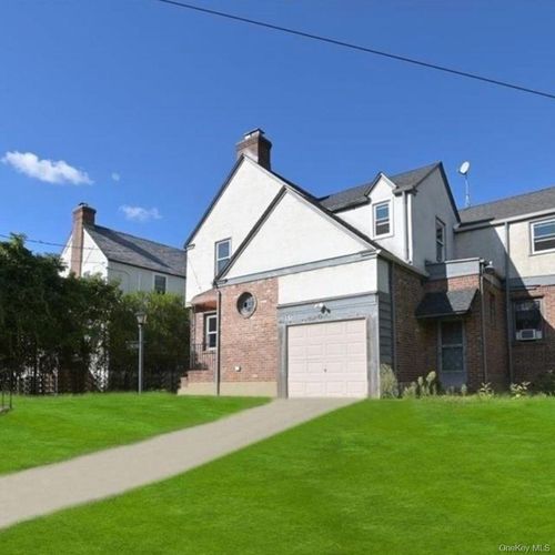 8515 Kent St, Jamaica, NY, 11432-5834 | Card Image