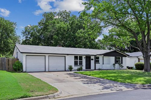 232 Nw Jayellen Ave, Burleson, TX, 76028-5606 | Card Image