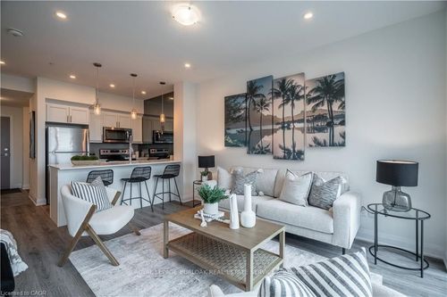 426-16 Concord Pl, Grimsby, ON, L3M0J1 | Card Image