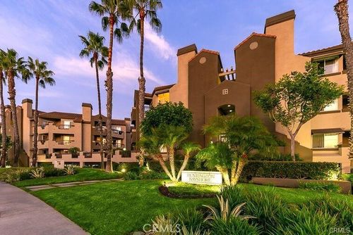 301-420 Lake St, Huntington Beach, CA, 92648-5804 | Card Image