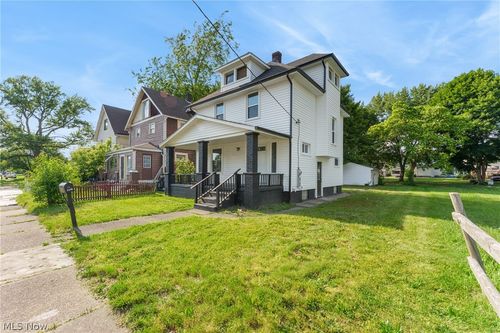2235 Winfield Way Ne, Canton, OH, 44705-1915 | Card Image