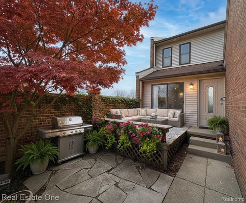 410 Willow Grove Ln, Rochester Hills, MI, 48307-2559 | Card Image