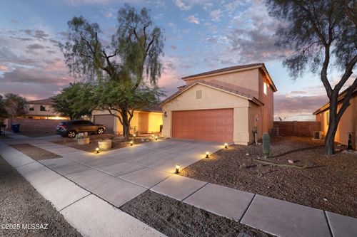 2862 N Silver Island Way, Tucson, AZ, 85745-7055 | Card Image