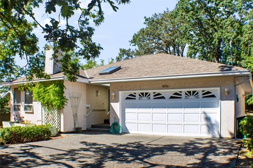1650 Midgard Ave, Saanich, BC, V8P2Y3 | Card Image