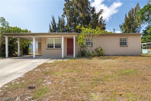 915 Hibiscus Ln, NORTH FORT MYERS, FL, 33903-4209 | Card Image