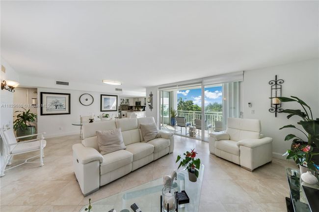 APT-5H - 609 Ocean Dr, Condo with 2 bedrooms, 2 bathrooms and null parking in Key Biscayne FL | Image 6