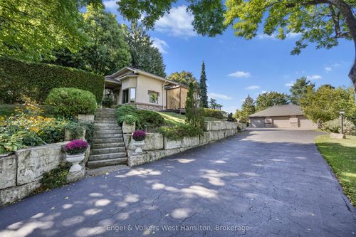 94 8 Highway, Dundas, ON, L9H4V5 | Card Image