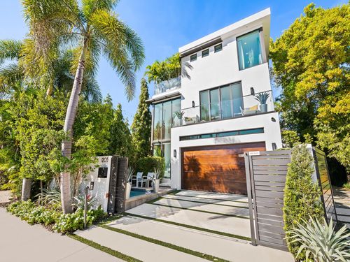 1205 Se 1st St, Fort Lauderdale, FL, 33301-3918 | Card Image