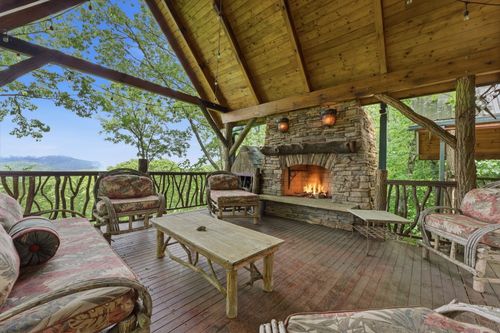 407 Forest Ridge Dr, Franklin, NC, 28734 | Card Image
