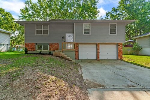1711 Se Oak St, Oak Grove, MO, 64075-9420 | Card Image