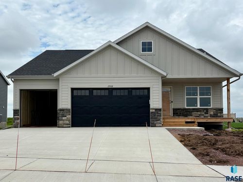 2908 S Copper Creek Ave, Sioux Falls, SD, 57110 | Card Image