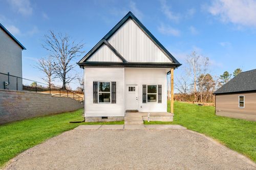 1118 W 1st St, Dickson, TN, 37055-1158 | Card Image