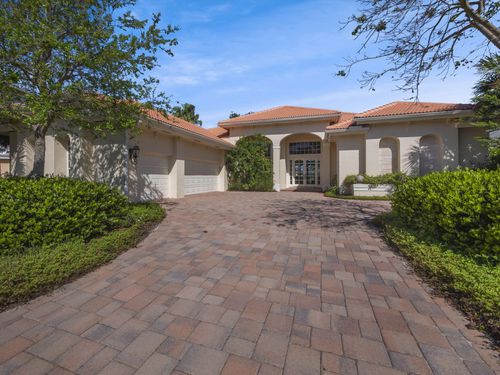 66 Saint James Dr, Palm Beach Gardens, FL, 33418-4017 | Card Image
