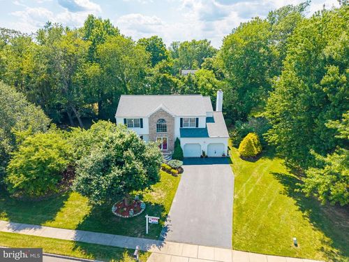 18 Loveland Ct, East Windsor, NJ, 08512-3051 | Card Image