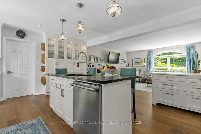 8 Forest Dr, House other with 3 bedrooms, 3 bathrooms and 6 parking in Kingston ON | Image 14