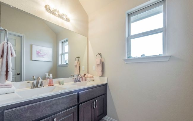Second full upstairs bathroom. | Image 21