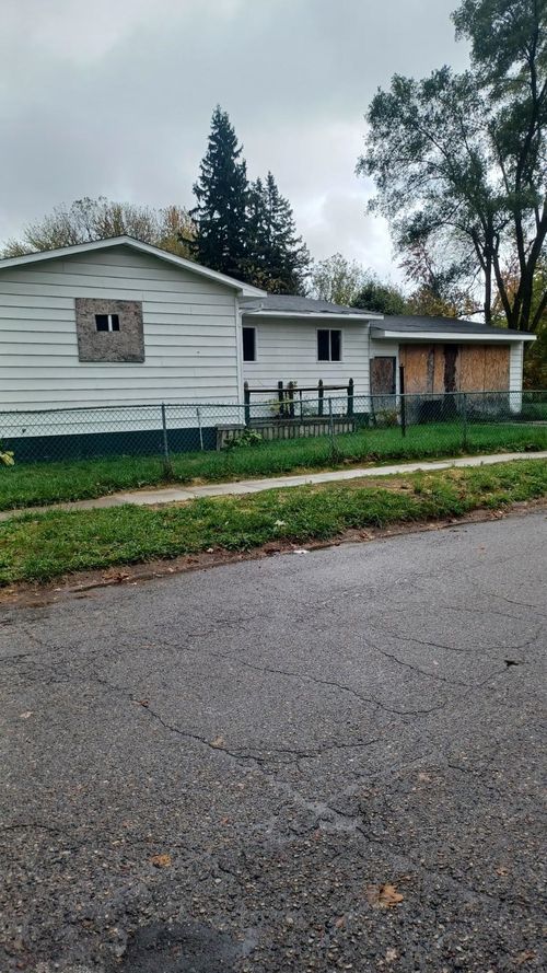 525 W Bundy Ave, Flint, MI, 48505-5904 | Card Image