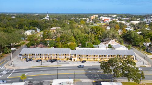 706 W Dixie Ave, LEESBURG, FL, 34748-6363 | Card Image