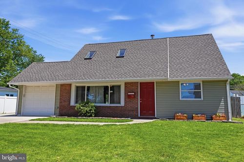 18 Kentucky Ln, LEVITTOWN, PA, 19055-2402 | Card Image