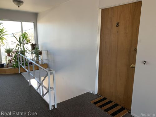 apt-8-4810 Briarwood Ave, Royal Oak, MI, 48073-1332 | Card Image