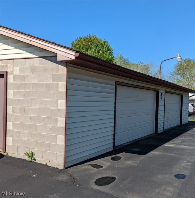 Garage | Image 25