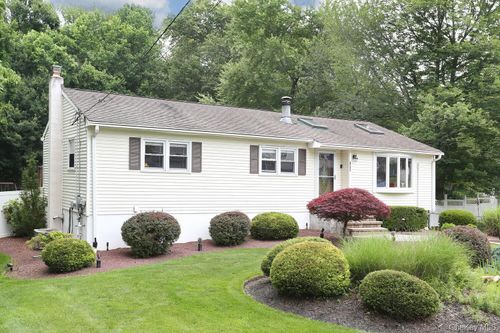 422 Kings Hwy, Valley Cottage, NY, 10989-1527 | Card Image