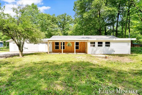 8938 Mackinaw Trail Dr, Howard City, MI, 49329-9424 | Card Image