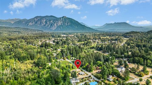 37624 Se 80th St, Snoqualmie, WA, 98065-9302 | Card Image
