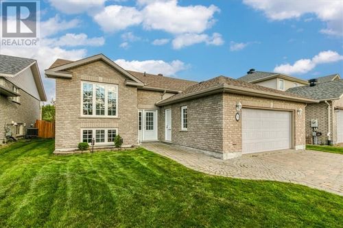 70 Manhattan Crt, Sudbury, ON, P3A6C6 | Card Image