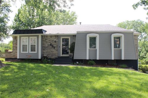 809 Nw Arlington Pl, Blue Springs, MO, 64015-2801 | Card Image