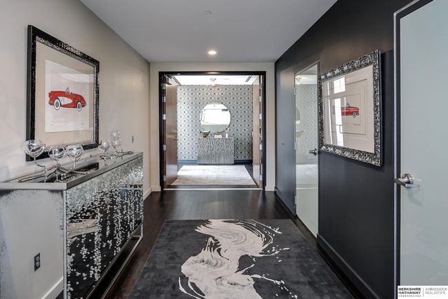 APT-401 - 1502 S 10 Th St, Condo with 2 bedrooms, 3 bathrooms and 2 parking in Omaha NE | Image 6
