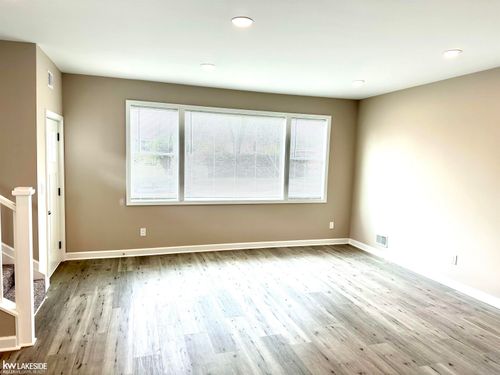 22001 Lakeview St, Saint Clair Shores, MI, 48080-1460 | Card Image