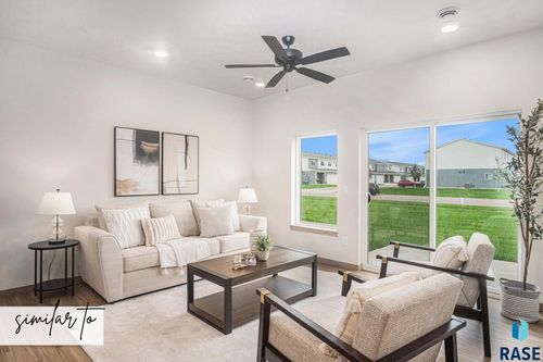 2806 S Broek Dr, Sioux Falls, SD, 57106-5881 | Card Image