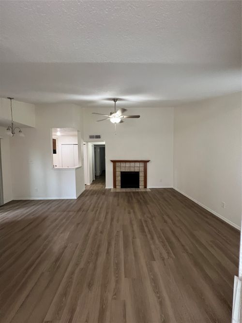 3045 Navarro Ln, Grand Prairie, TX, 75052-5735 | Card Image
