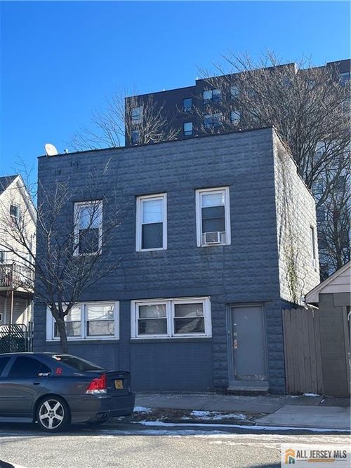 70 Mine St, New Brunswick, NJ, 08901-1822 | Card Image