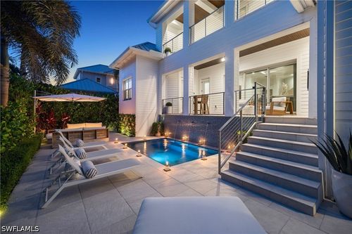 950 8th St S, Naples, FL, 34102-8213 | Card Image