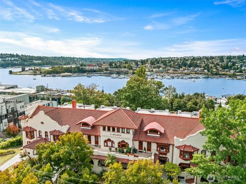 apt-a-2915 Franklin Ave E, Seattle, WA, 98102-4097 | Card Image