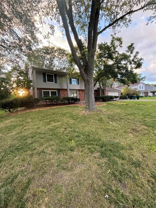 25173 Castlereigh Dr, Farmington Hills, MI, 48336-1516 | Card Image