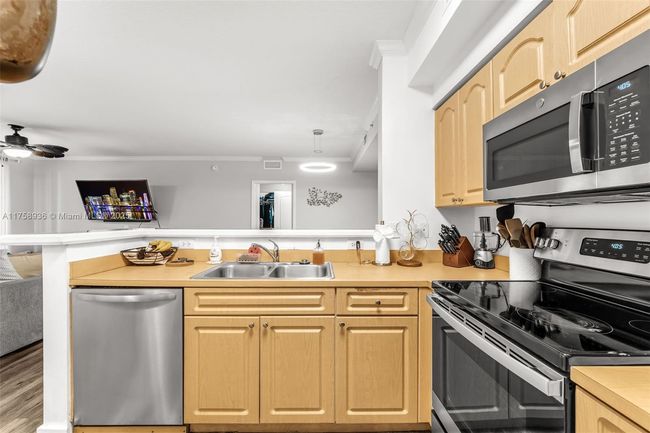 APT-112 - 6831 Sw 44 Th St, Condo with 3 bedrooms, 2 bathrooms and null parking in Miami FL | Image 9