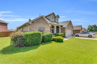 2989 Lakeview Circle, House other with 3 bedrooms, 2 bathrooms and null parking in Burleson TX | Image 3