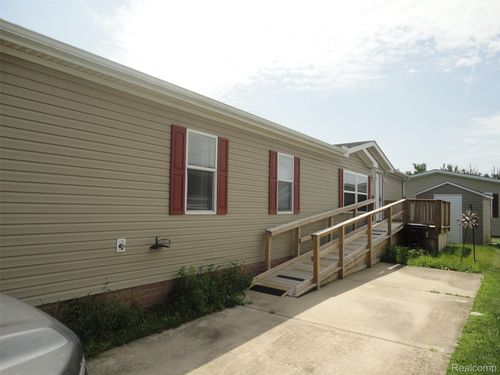 13463 Pear St, Carleton, MI, 48117-9435 | Card Image