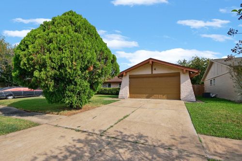 13806 Towne Way Dr, Sugar Land, TX, 77498-1655 | Card Image