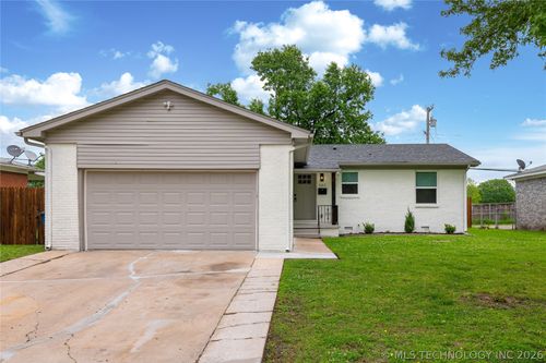 527 S 108th East Ave, Tulsa, OK, 74128-2827 | Card Image