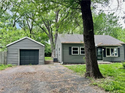 8416 Greenwood Rd, Raytown, MO, 64138-3051 | Card Image