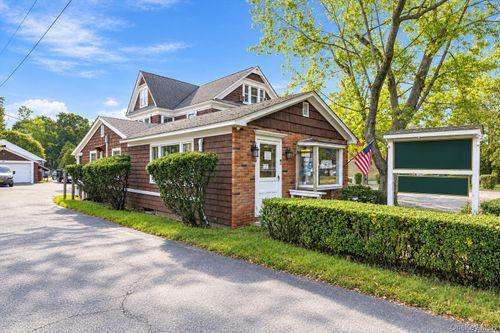 575 Montauk Hwy, Southampton, NY, 11968-4116 | Card Image