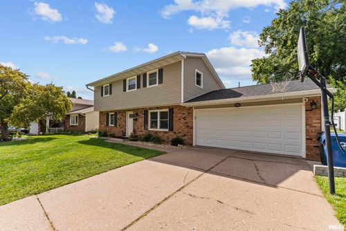 1453 W 41st St, Davenport, IA, 52806-4545 | Card Image