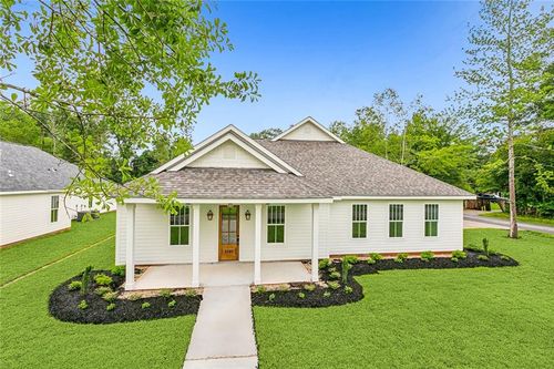 2246 Caroline St, Mandeville, LA, 70448-3610 | Card Image