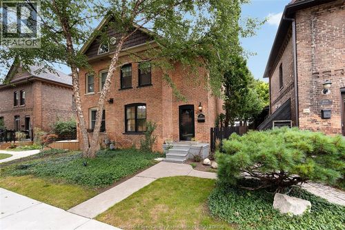 852 Monmouth Rd, Windsor, ON, N8Y3L4 | Card Image