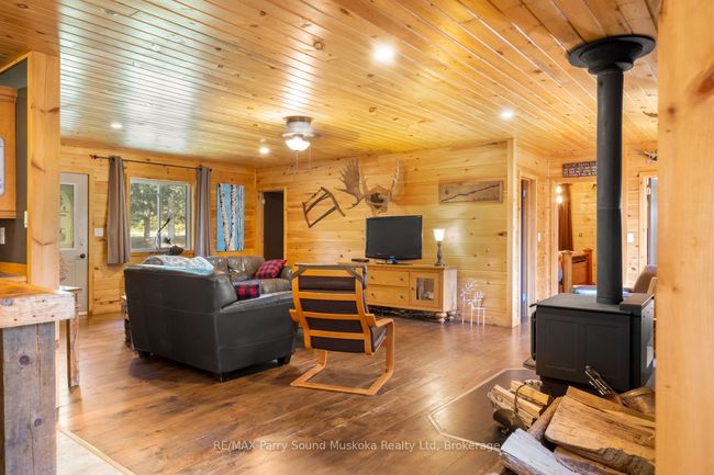 1099 Bunny Trail, House other with 6 bedrooms, 2 bathrooms and 10 parking in Dunchurch ON | Image 42