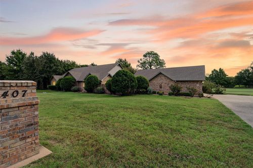 407 Navajo Trl, Gainesville, TX, 76240-9425 | Card Image